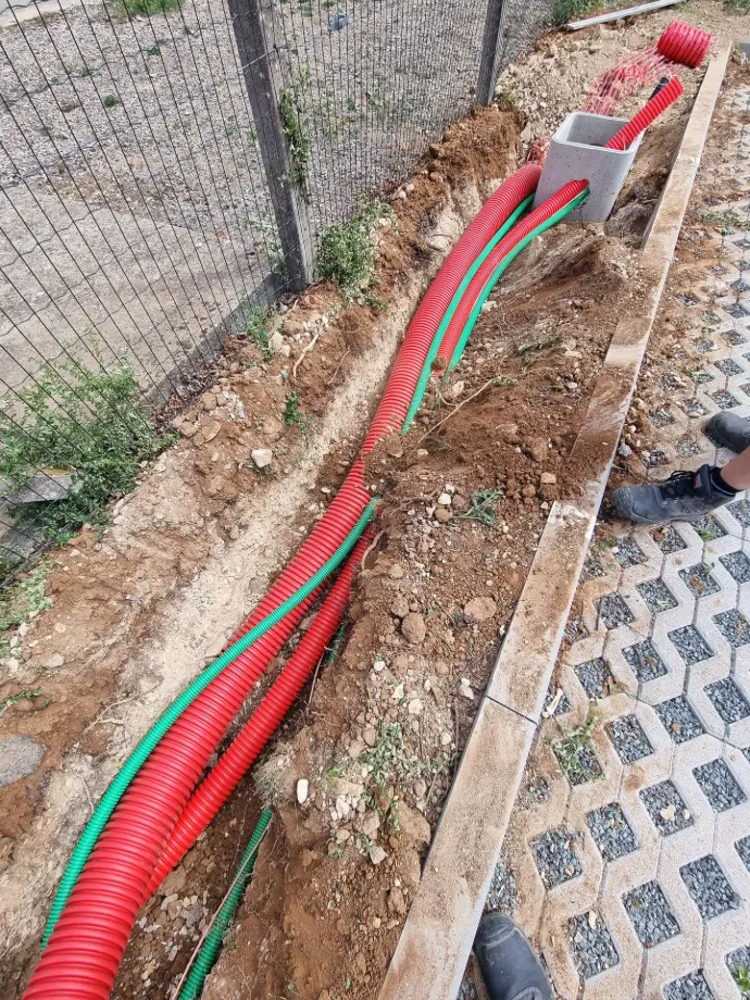 Tranchée VRD avec gaines TPC